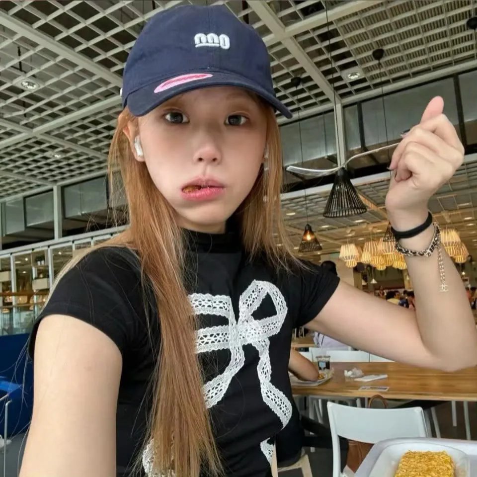 红色白鹦鹉
